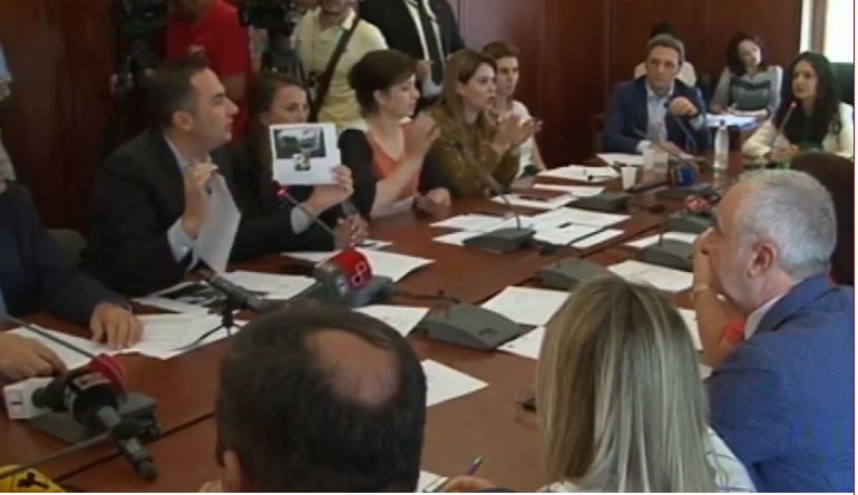 Salianji: Edi Lika nuk është dënuar pasi shkruan statuse në fb ‘policia është me ne’.