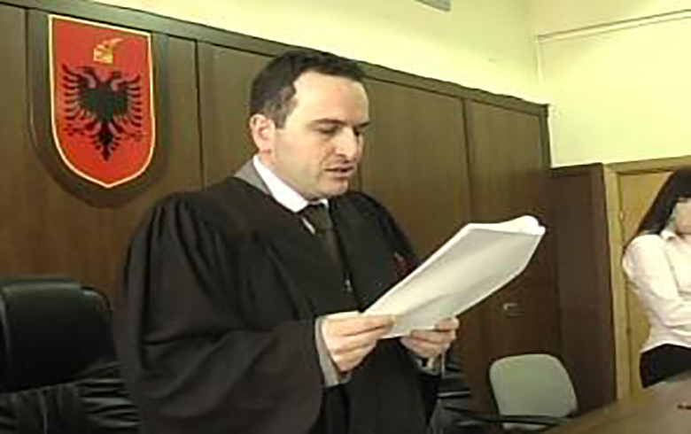 Gjyqtari më i akuzuar që po shfrytëzon drejtësinë