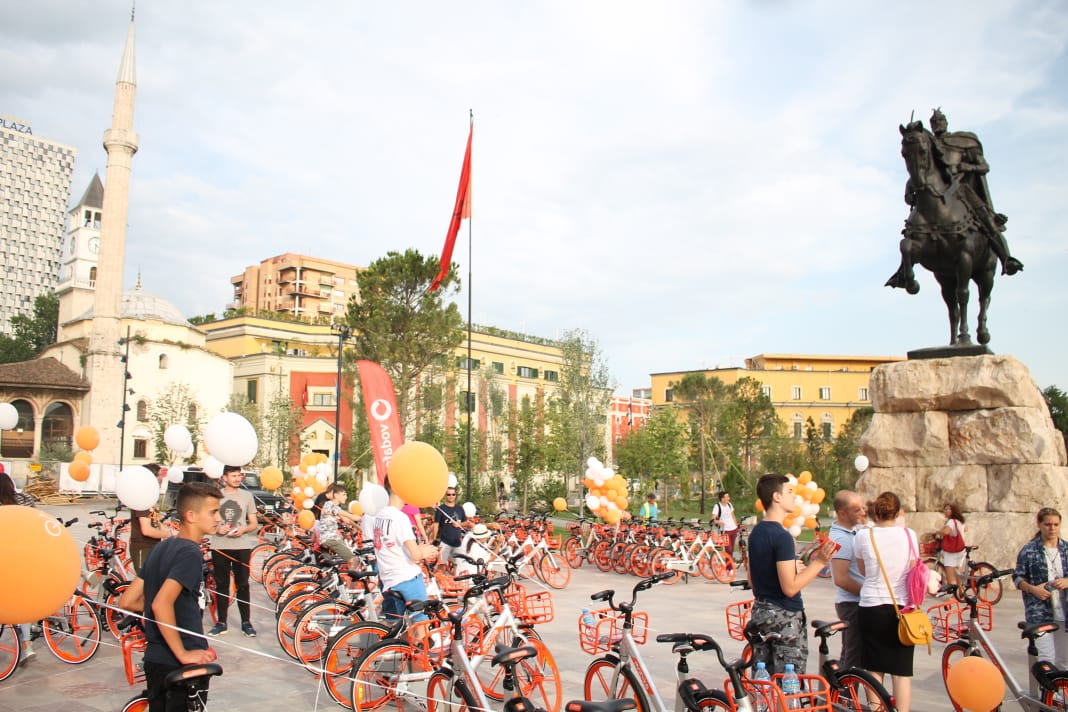 Tirana me risinë më të re/Veliaj: Udhëtoni më lirë se sa një biletë autobusi