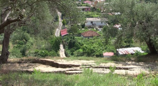 Rrëshqitja e tokës në Mallakastër, 300 familje jetojnë me frikë