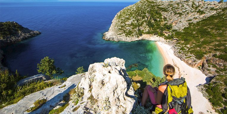 Lajme te keqija nga industria e turizimit, bie ne 13 % numri te huajve qe zgjedhin Shqiperine