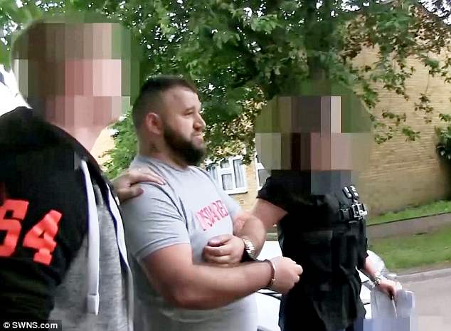 Arrestohet bossi shqiptar i trafikut të emigrantëve në Britani