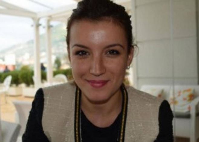 FOTO/I hodhën acid në fytyrë,si jeton sot 31 vjeçarja