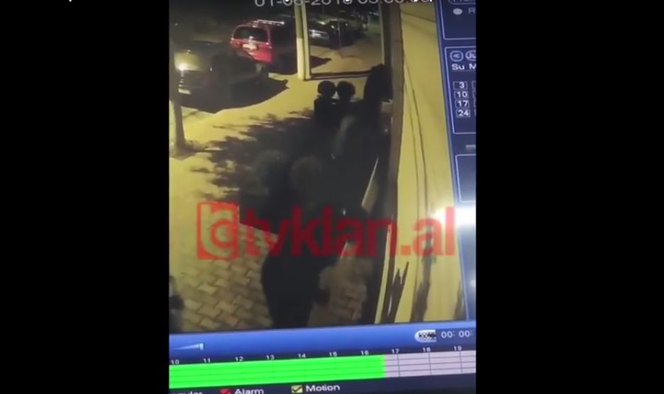 VIDEO/ Laçianët tentojnë të grabisin dyqanin, Policia nuk do ti identifikojë