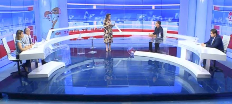 Burri nga Berati përplaset live me ish-dhëndrin: Vajzën ma rrihte, nipin donte ta jepte për adoptim