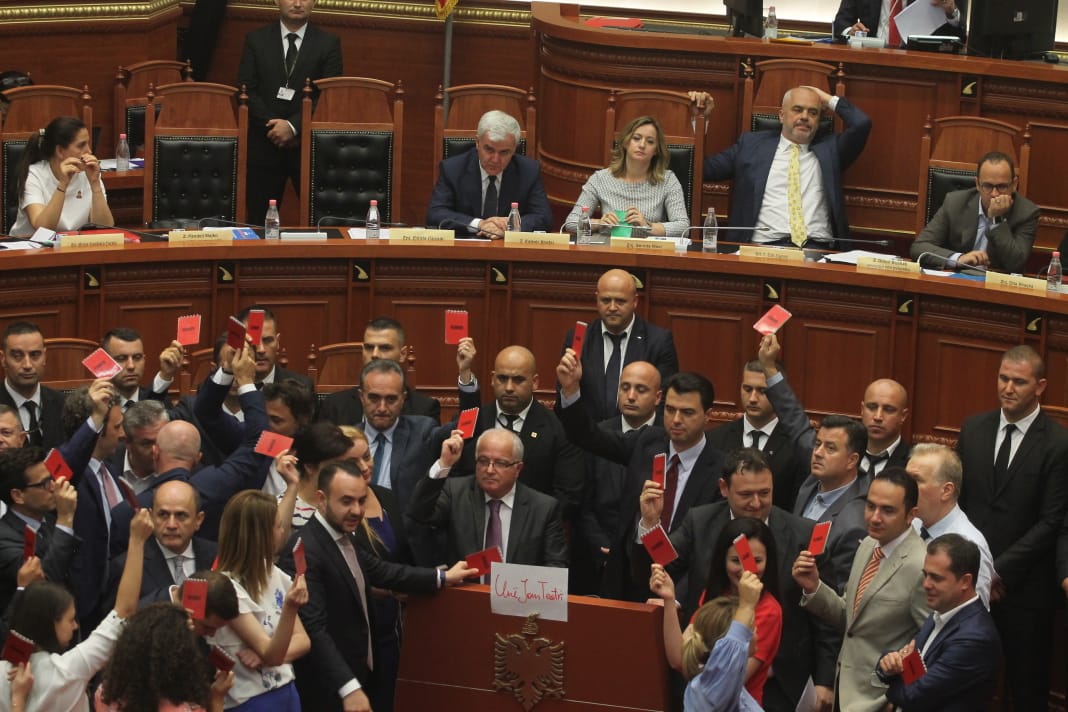 Votimi i ligjit për teatrin/ Opozita nis shkresën drejt Ruçit: Votimi është NUL