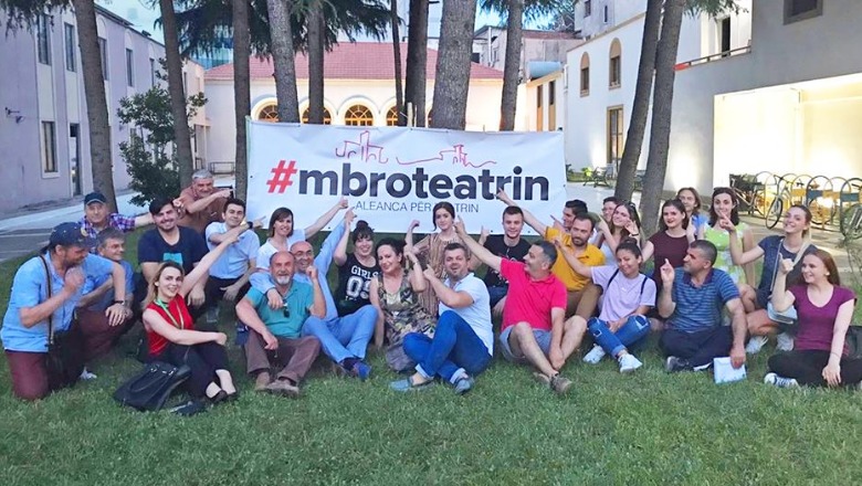 VIDEO-LIVE/Protesta për teatrin vazhdon!Jo Kullave!