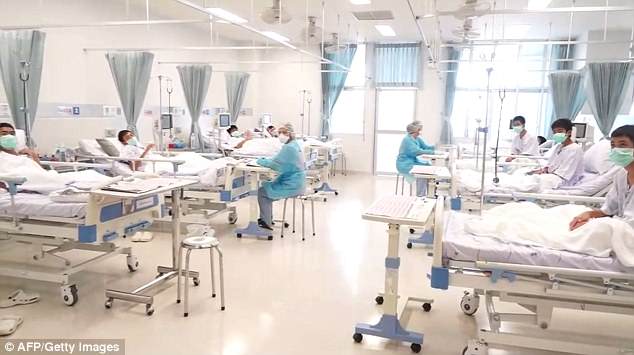 Gjendja e 12 fëmijëve pas daljes nga shpella/Djali ‘hero’ i shpellës, fliste 5 gjuhë të huaja(Foto)