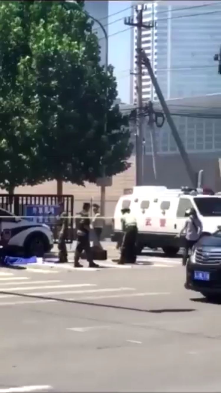 Sulmohet ambasada amerikane ne Pekin, shperthim ne oborr