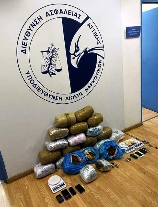 20 kg marijuanë dhe pasuri të tjera, 3 shqiptarët kapen në Athinë (Foto)