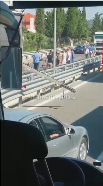 FOTO/Aksident i rënde në aksin Rrogozhinë-Lushnjë