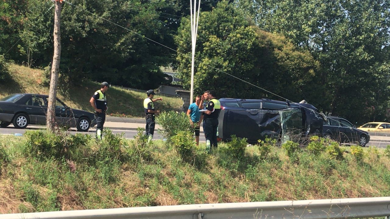 FOTO/Aksident i trefishtë në autostradën Tiranë -Durrës, kaos në qarkullim
