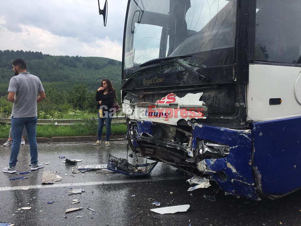 Aksidentohet familja në Kosovë, humbin jetë 3 fëmijët (Foto)