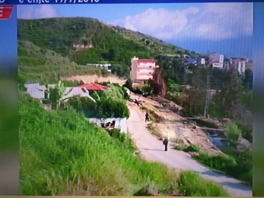 EMRI/Të shtënat me armë në Radhimë, plagoset nga policia i kërkuari