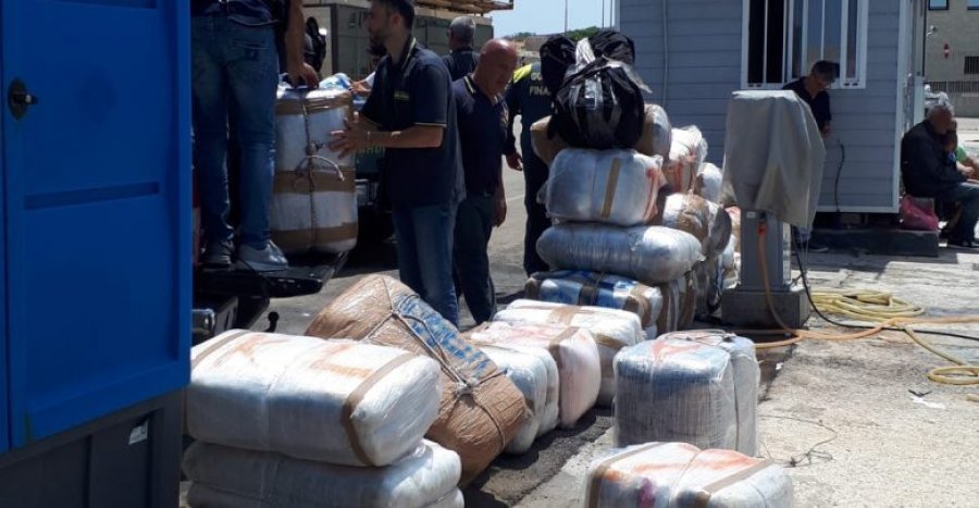 DETAJET/Bllokimi i 1 ton drogë, udhëtonin të maskuar si turistë dhe në mes të ditës