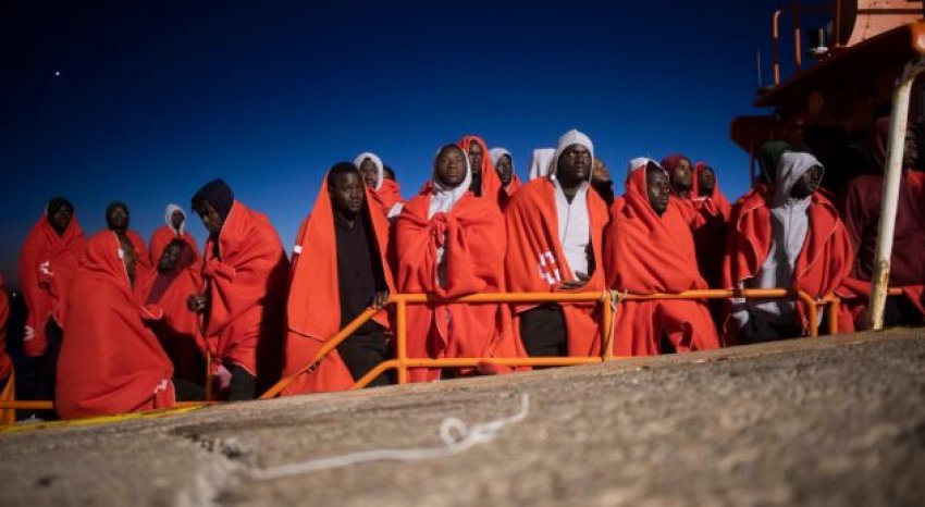 Marina spanjolle shpëton qindra migrantë në mesdhe