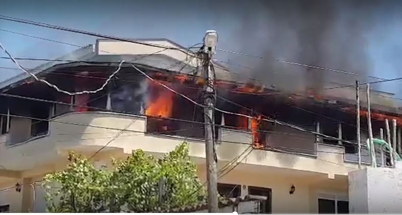 Tiranë/Digjet kati i dytë i banesës, ka të lënduar(Video)