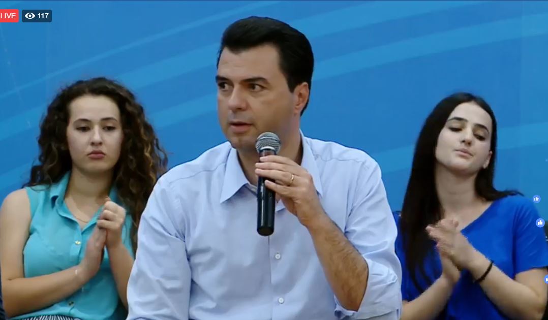 VIDEO/ Basha me të rinjtë: Jemi të izoluar nga pjesa e Evropës, qeveria e kapur pas krimit