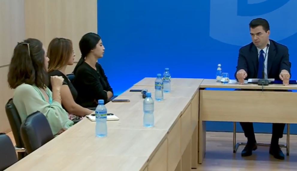 Bashkëbisedim me gazetarët, Basha: Ligji për shembjen e teatrit, atentat ndaj qytetarëve