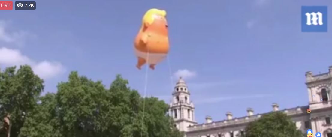 VIDEO-LIVE/Londër, protestuesit ngrenë në ajër tullumbacen ‘bebja Trump’