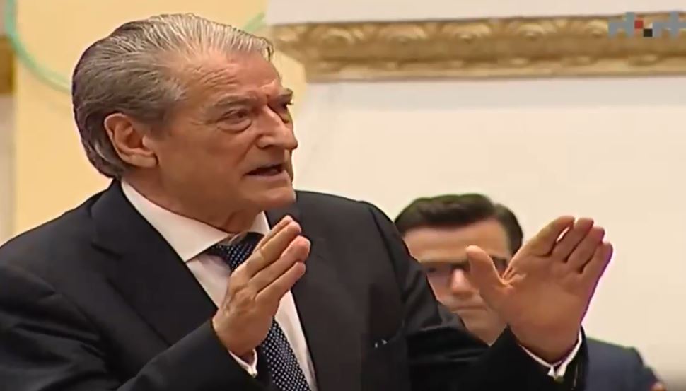 Video/Berisha nxjerr emra në parlament, ja si ligji ul taksat 4 herë për lojërat e fatit