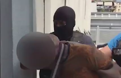 VIDEO/Shpërndanin kokainë në Tiranë, arrestohet poseduesi, 2 në kërkim