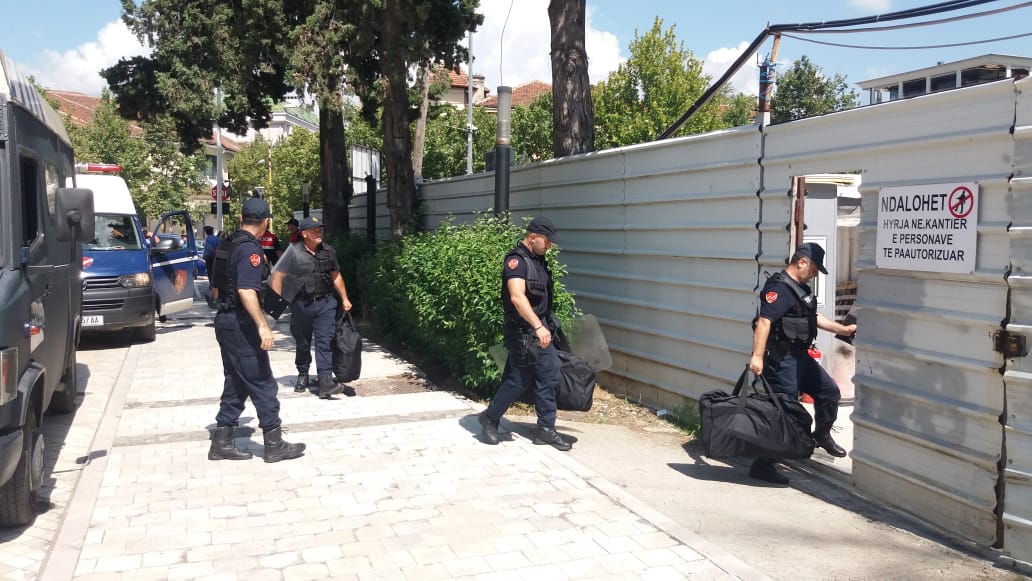 FOTO/Rama dërgon forcat speciale në Kuvend, priten trazira në sallë dhe jashtë saj