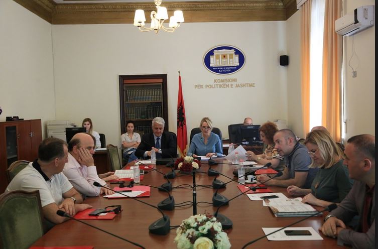 Komisioni i politikës së jashtme, mbyllet seanca nga frika për të dhënë përgjigje për dështimin e negociatave