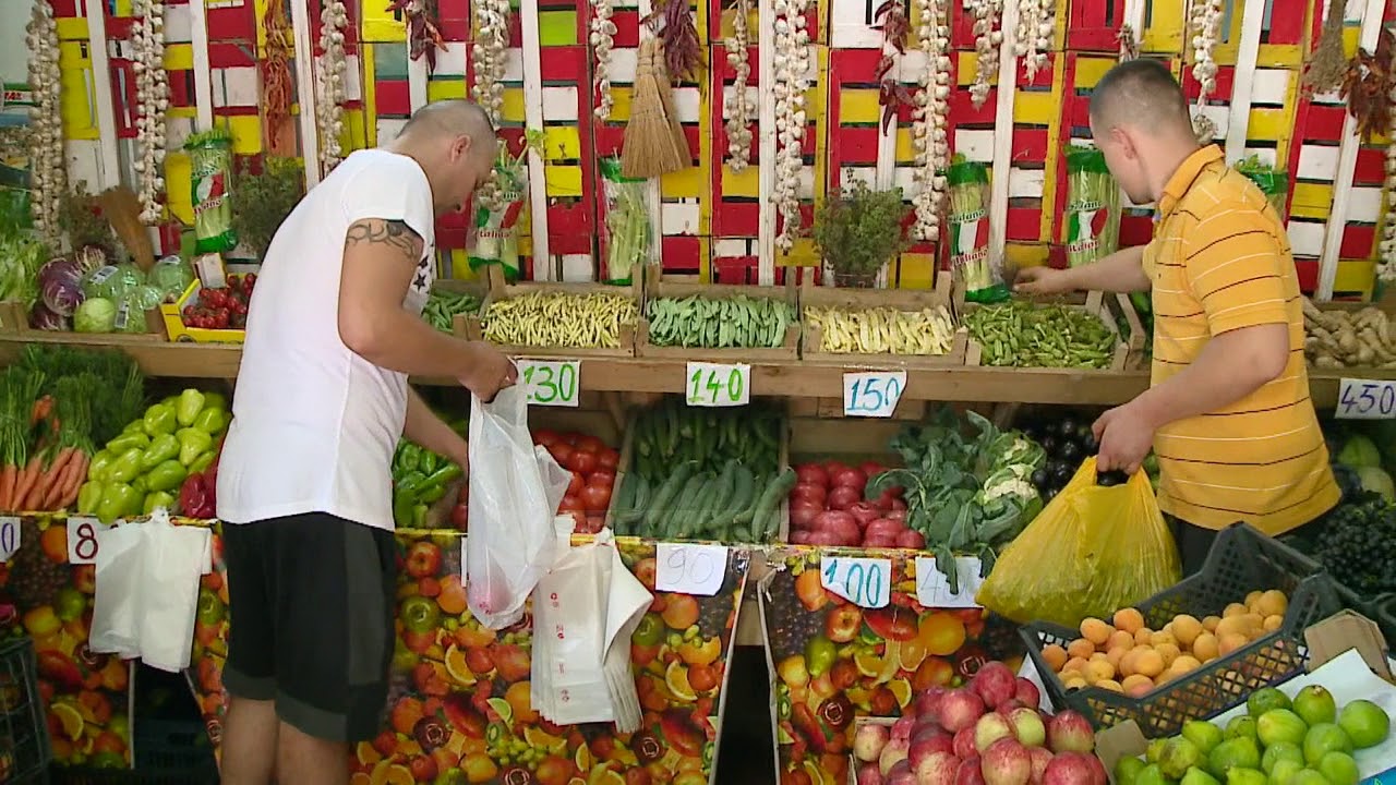 Ushqimet e prishura nga vapa e madhe, mjekët:Bëjeni pazarin në mëngjes