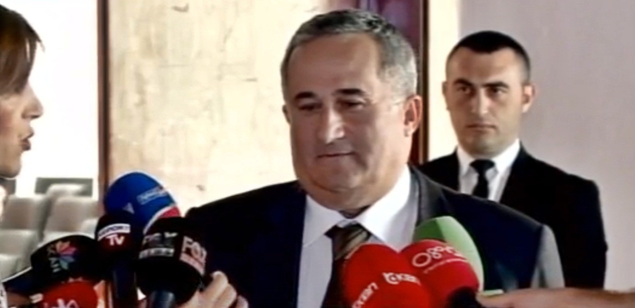 Gazetarja shpjegon lincimin e gjyqtarit në procesin e vettingut: Sa kushtoi gëlqerja!