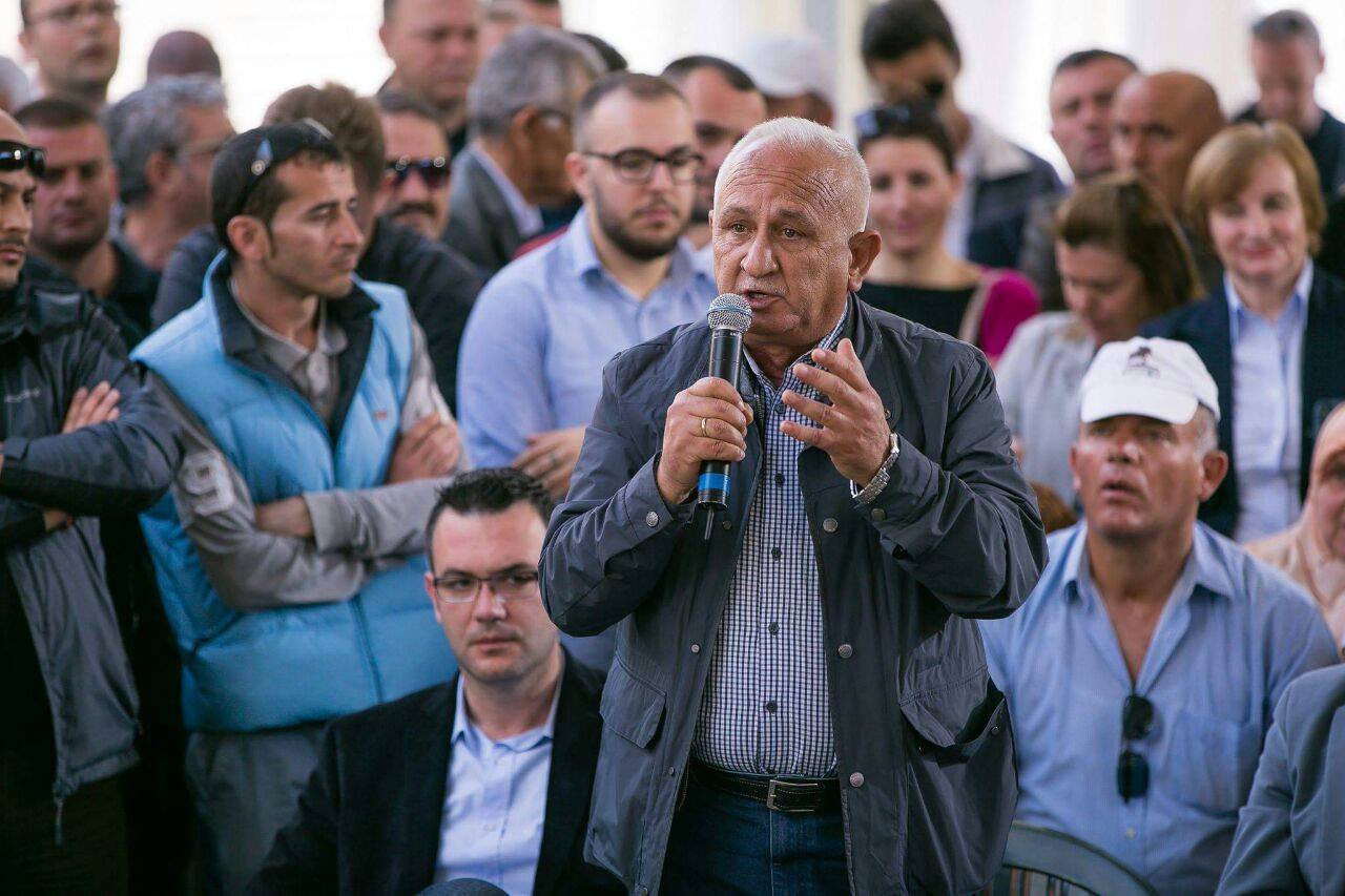 Fashistoid, po sikur populli të të kthehet:  Rob ku ti kesh!