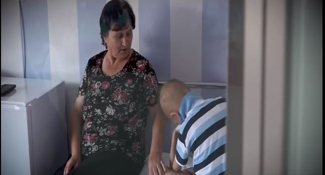 VIDEO/Fëmija nga Tepelena i sëmurë me kancer, përfiton ndihmë nga ‘shqiponja’ e Xhakës dhe Shaqirit