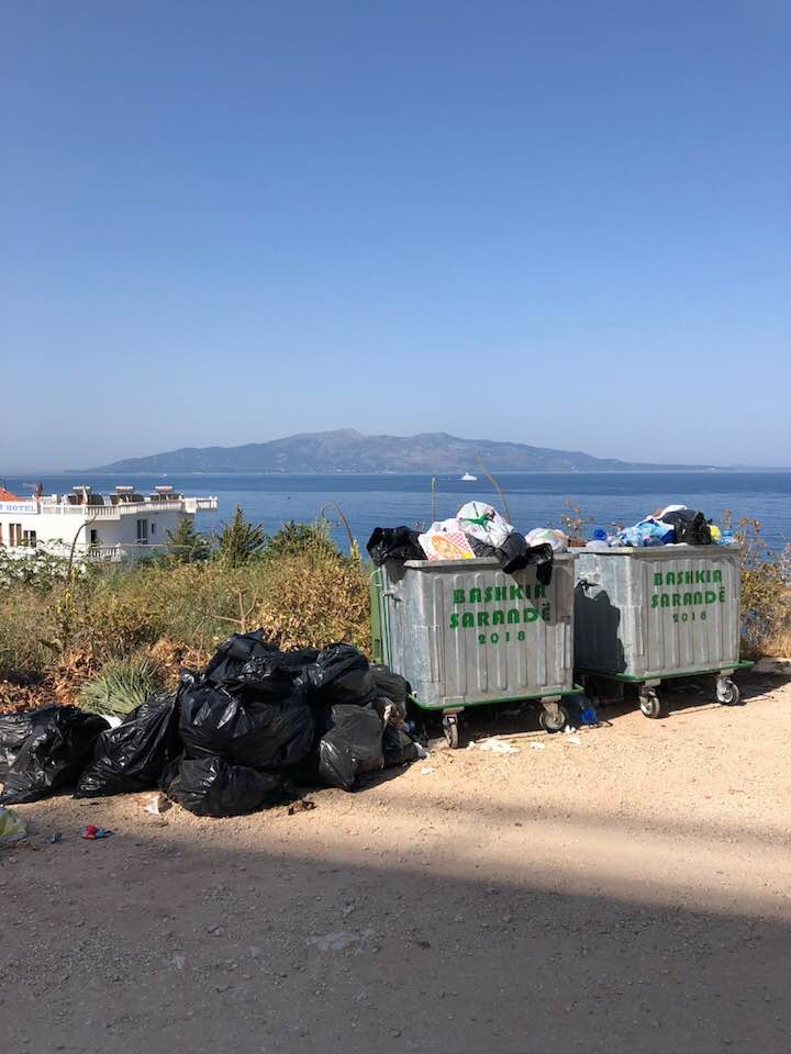 (Foto)Sarandë, beteja me plehrat:’Zhul shekullor’