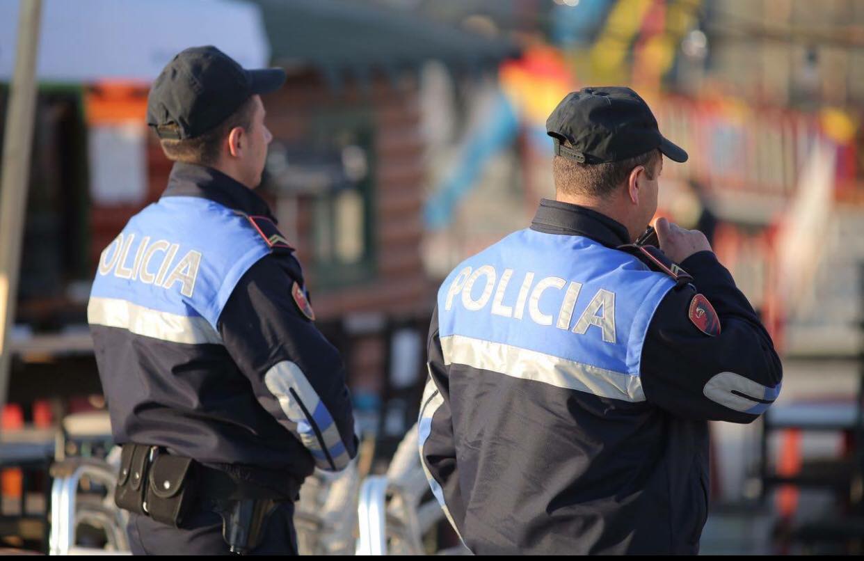 Policia bën ‘bingo’ në rotondon e Fierit, kap mijëra euro