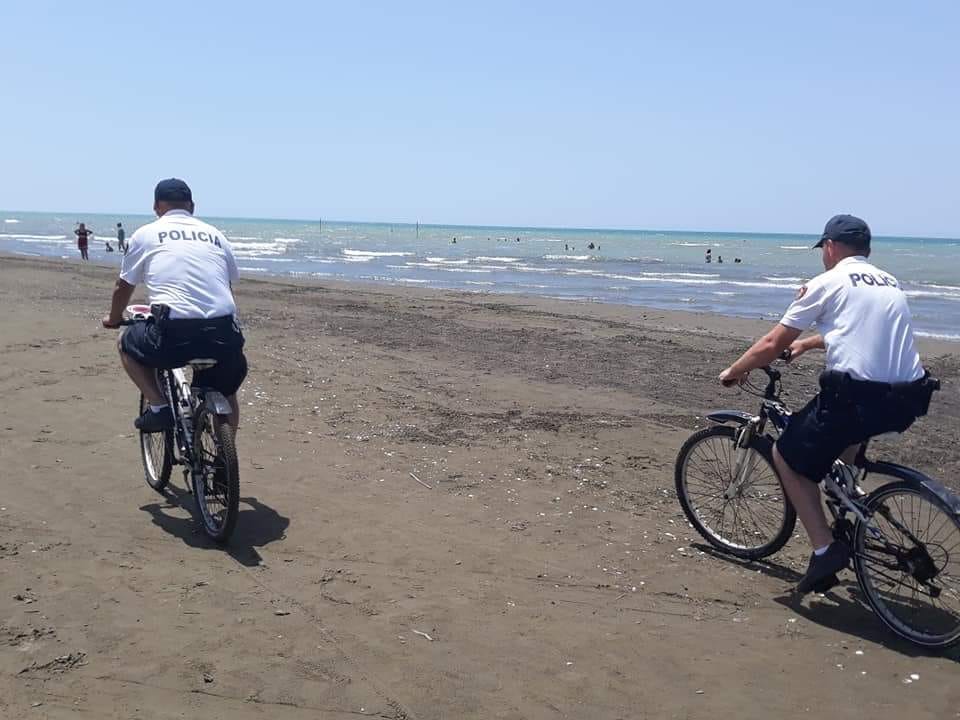 Policia shpëton 2 persona në plazhin e Divjakës