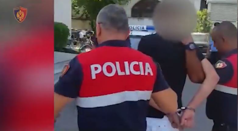 VIDEO/ Arrestohet nga policia, i riu lëvizte me armë në kryeqytet
