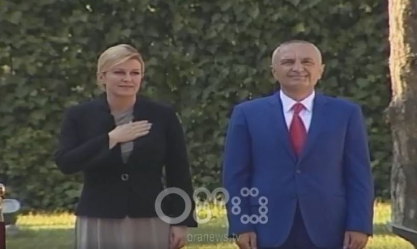 VIDEO/Presidentja kroate pritet me ceremoni nga presidenti Ilir Meta