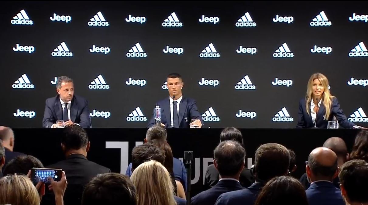 VIDEO-LIVE/Cristiano Ronaldo flet për herë të parë si futbollist i Juventusit