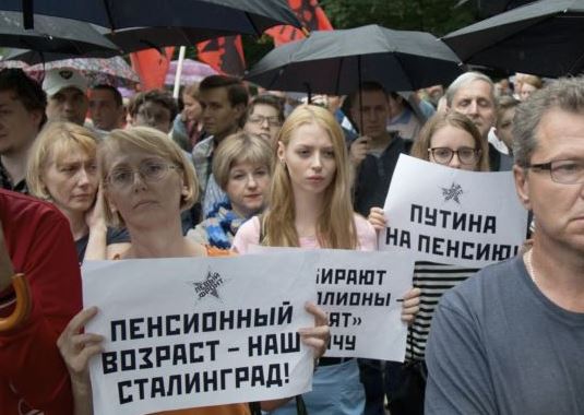 Rusët protestojnë kundër rritjes së moshës së daljes në pension