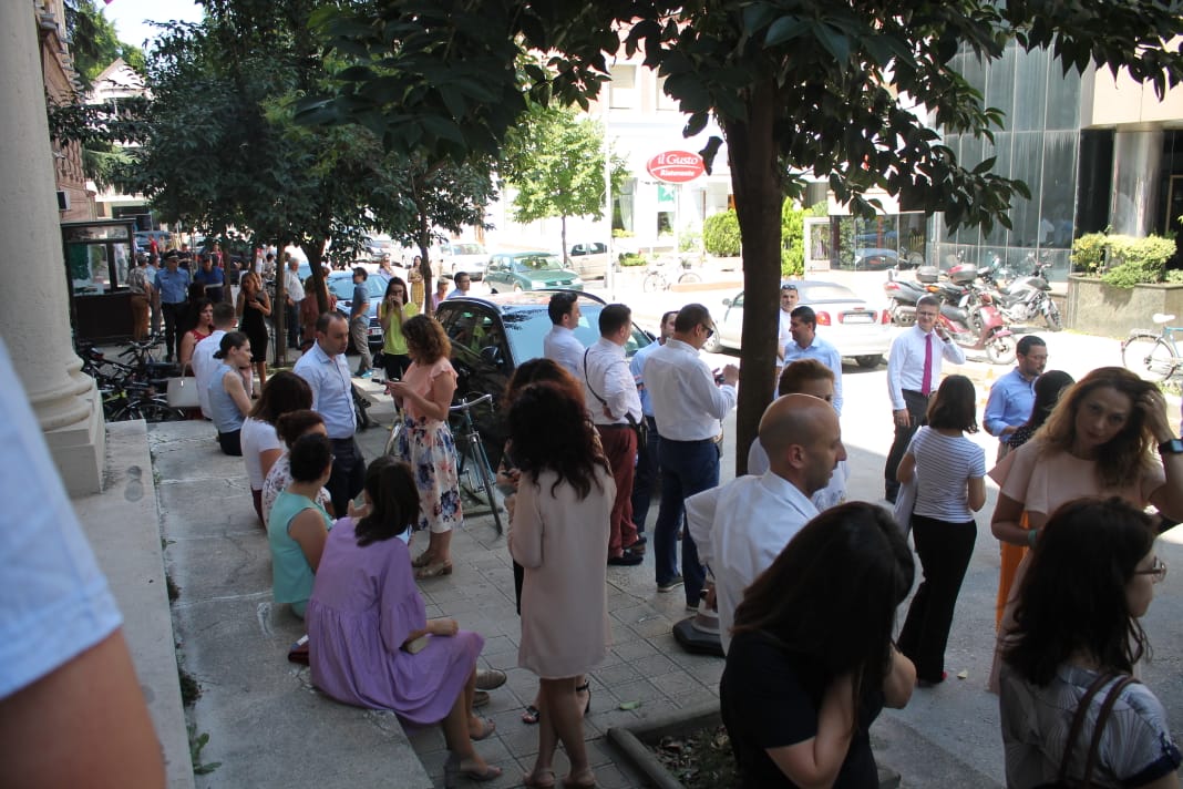 Shihni panikun e shkaktuar sot nga termeti (FOTOT)