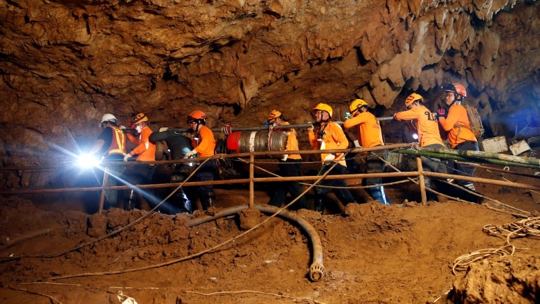 Tajlandë/ Gjendja e 12 futbollistëve të vegjël pas shpëtimit, trajneri rrezikon proces gjyqësor