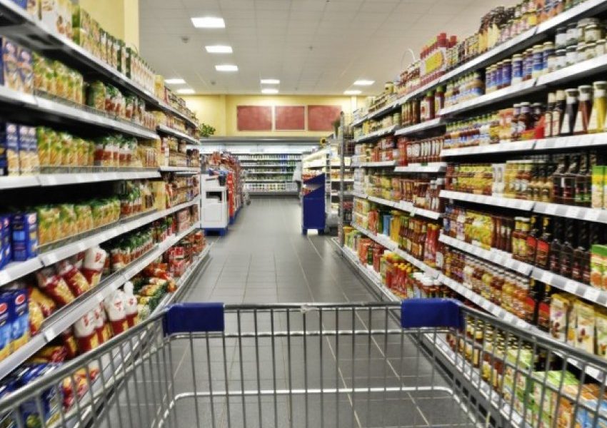 Itali/ Shqiptarja vjedh në supermarket, justifikohet duke thënë se vuan nga një sëmundje …