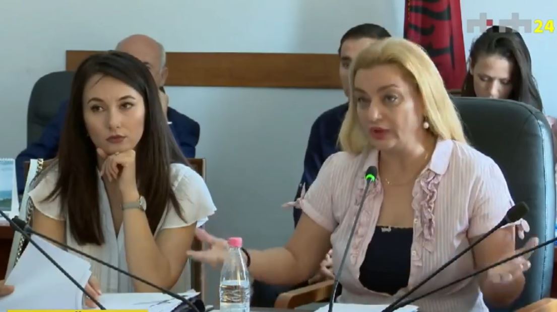 Komisioni për edukimin/ Gafa me dëftesat, Vokshi ministres:Kërkoni ndjesë publike
