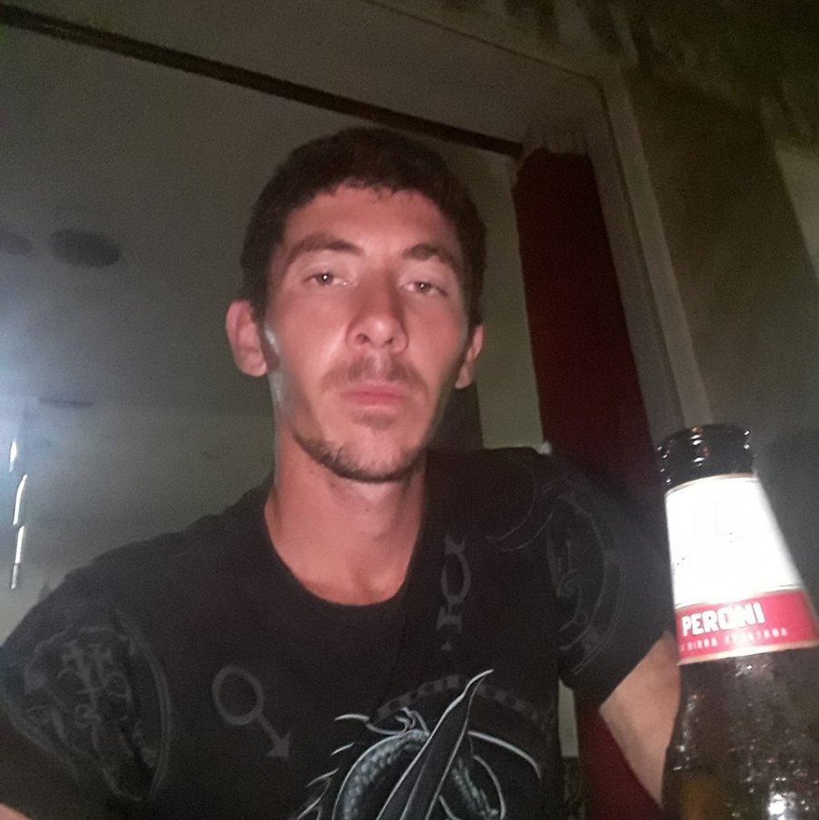 FOTO/Ky është autori i vrasjes së 8 personave në Vlorë