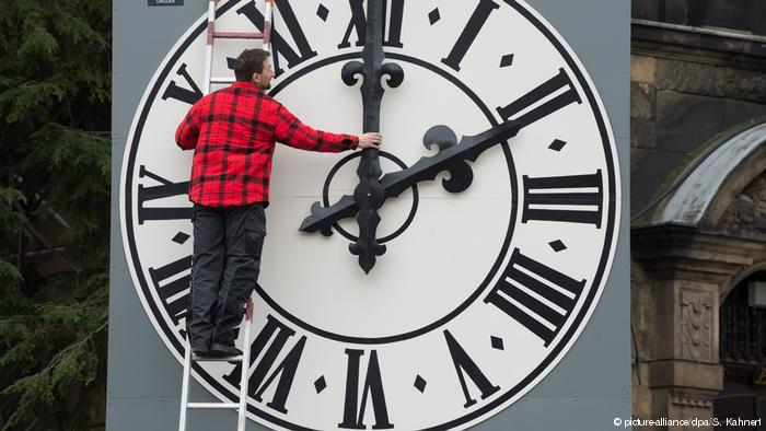 Ndërrimi i orës në dimër dhe verë, komisioni europian merr vendimin të premten