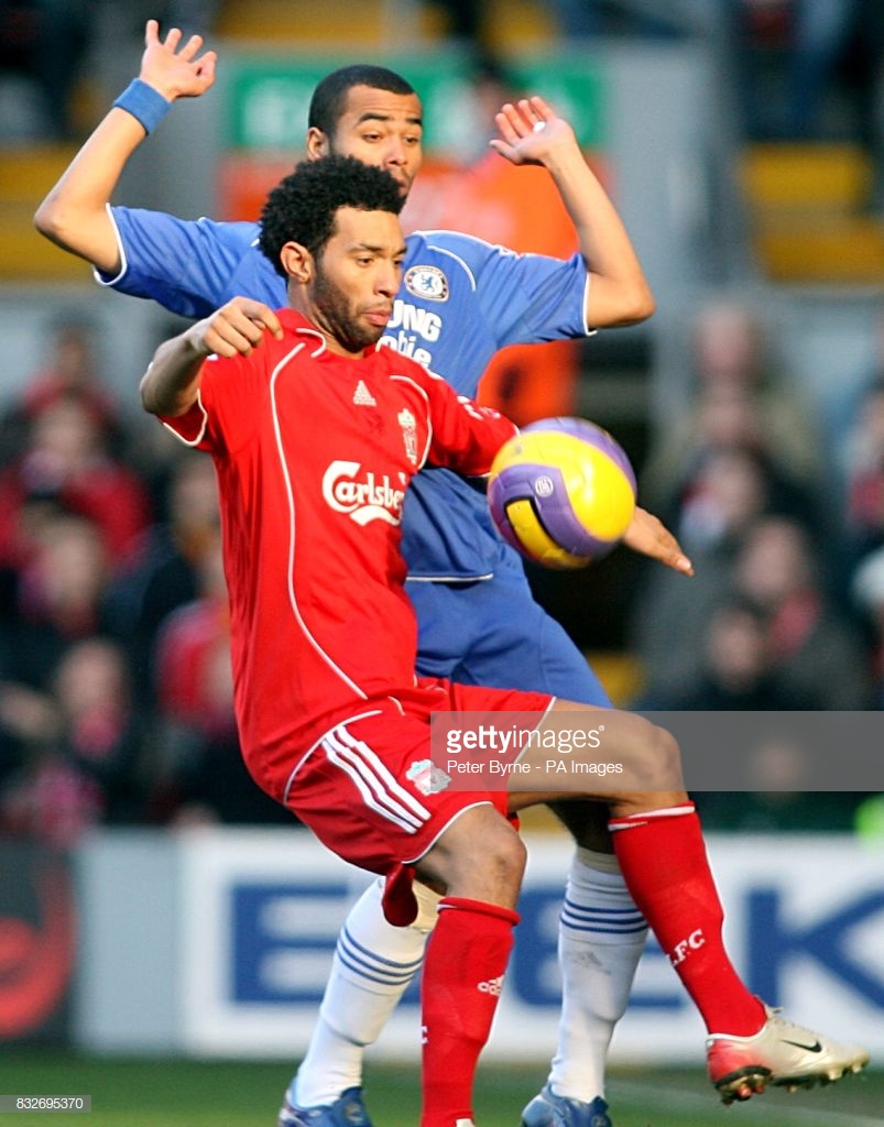 Futbollisti i njohur zbulon marrëdhënien seksuale treshe me shokun e ngushtë