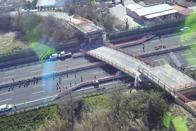 FOTO/Si u shemb ura në Genova, konfirmohen 11 të vdekur nën rrënoja