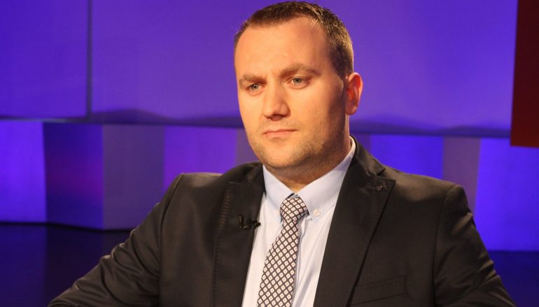 Gazetari nxjerr sërish emra: Ja ‘VIP-at’ e krimit në Shqipëri, biznesmenët që mbrohen nga politikanët