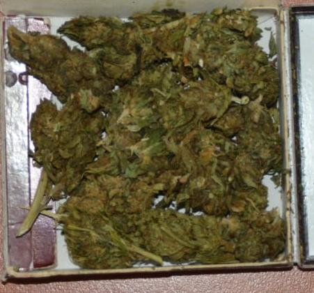 EMRI/Pa patentë dhe me drogë në makinë, arrestohet i riu nga Bulqiza