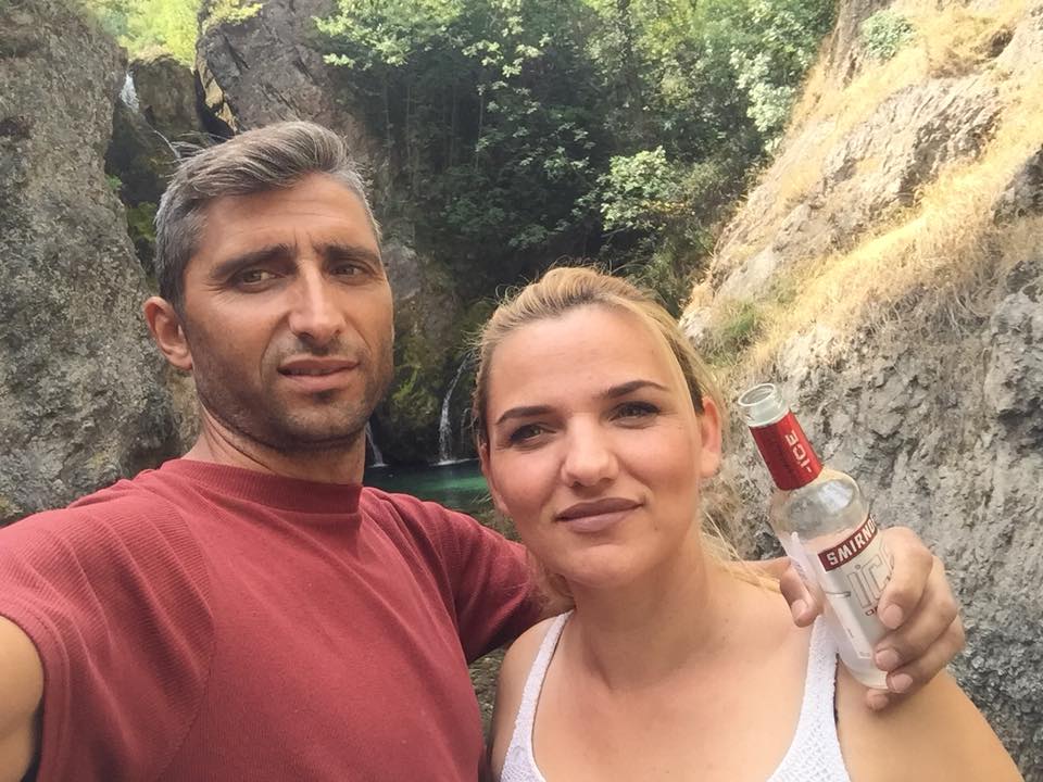 Burri i dërgon mesazh gruas para se ta vriste: “Tani të pret një dhuratë e bukur….do t’i dhemb zemra”